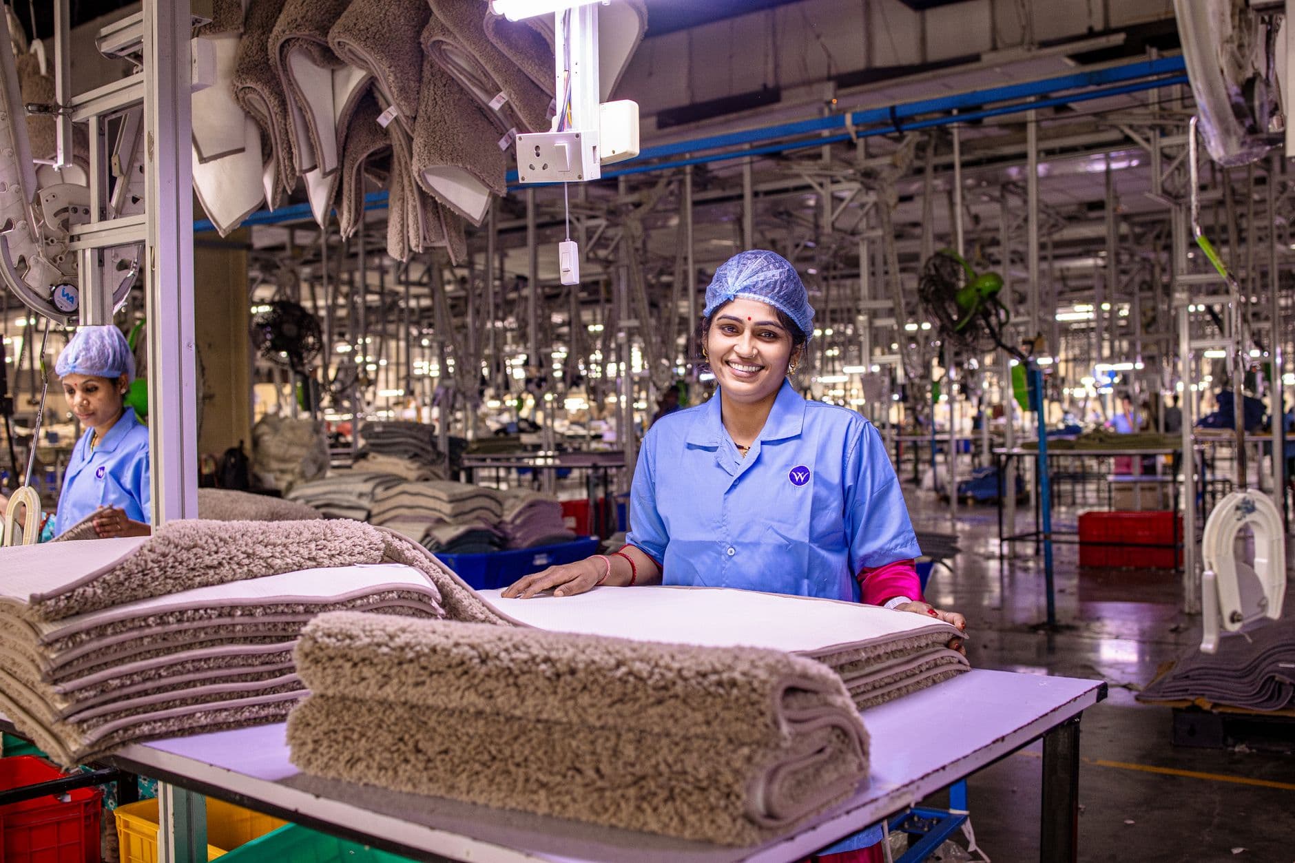 مشاركة المرأة في القوى العاملة بالدول العربية 2024-2025