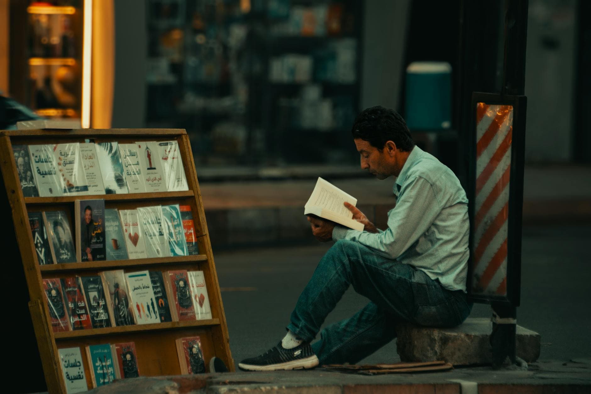 القراءة العربية بالأرقام — أزمة الكتاب وتراجع العادة في العالم العربي