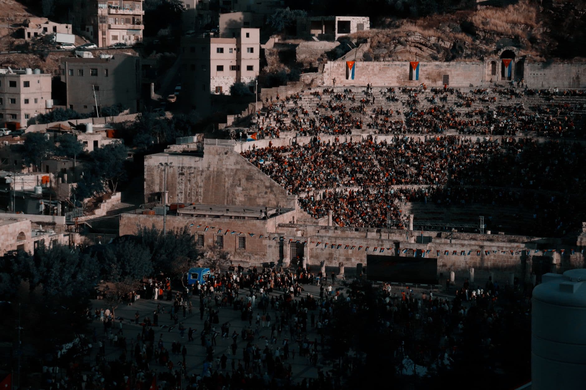 غرائب من التاريخ: أحداث غير مألوفة من الشرق الأوسط إلى العالم (500-2026)