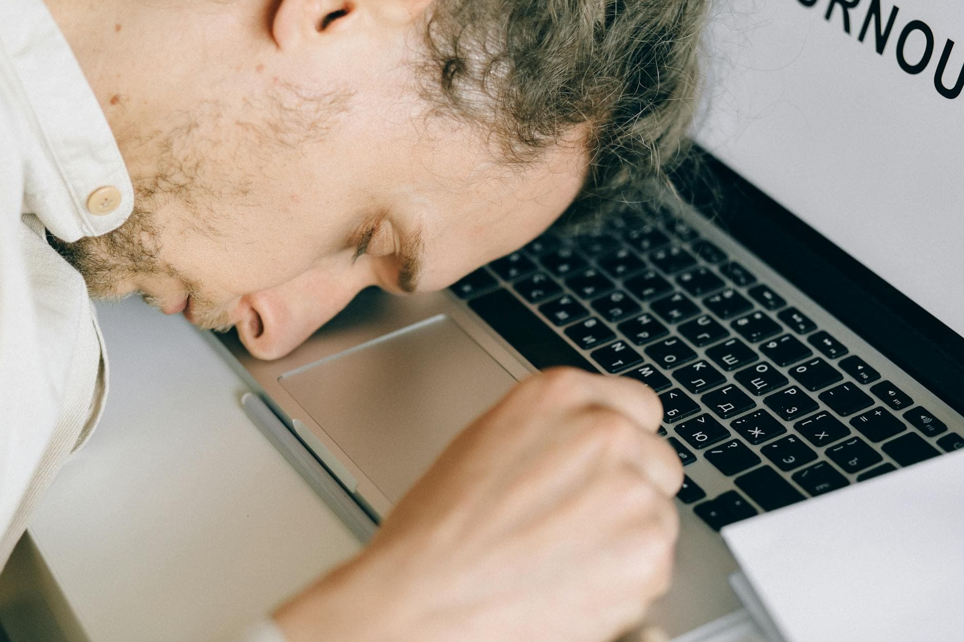 نوم العرب بالأرقام — كم ساعة ننام وهل نحن مرهقون؟