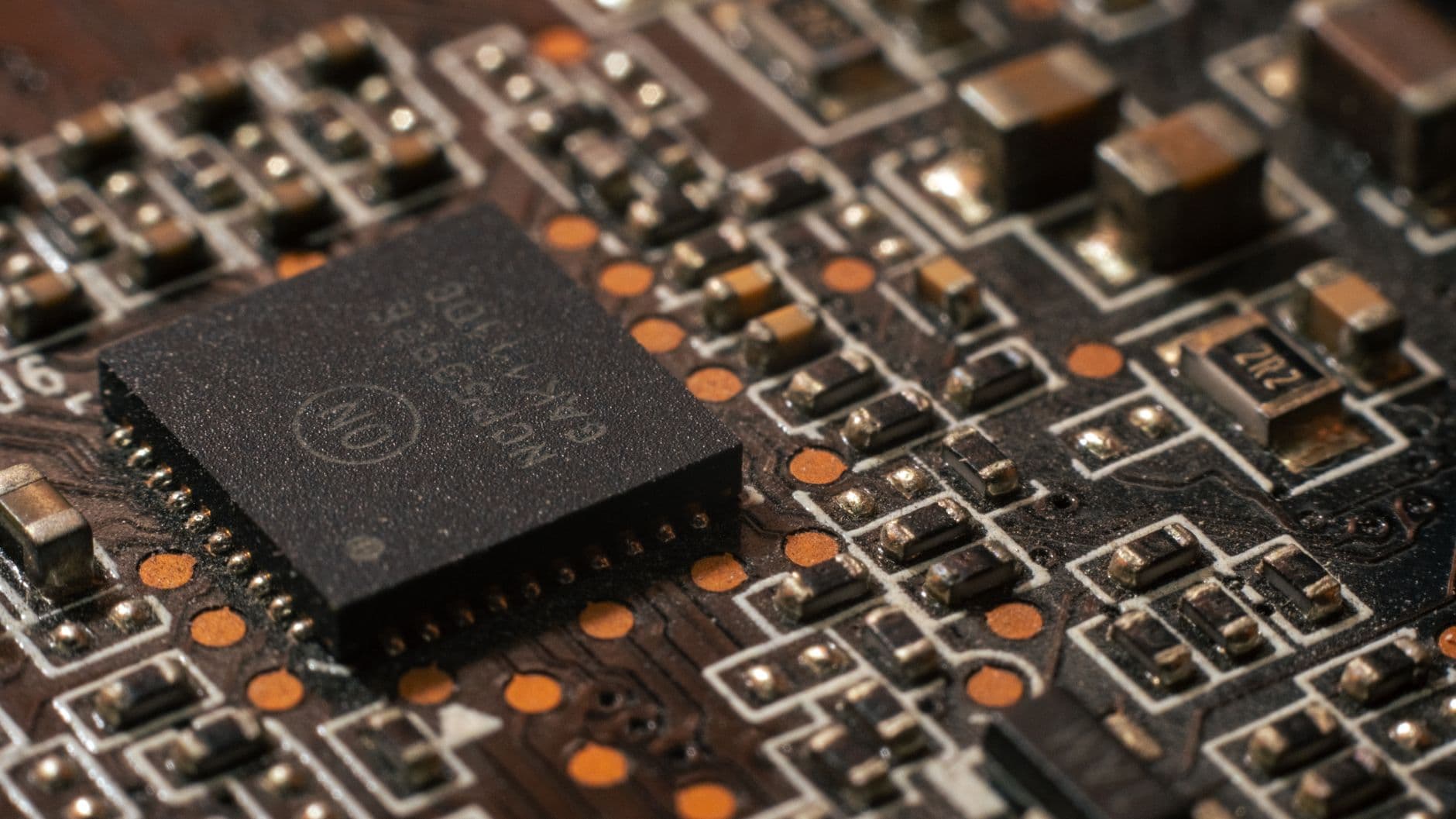TSMC تحقق قفزة 44.7% بمبيعات رقائق الذكاء الاصطناعي