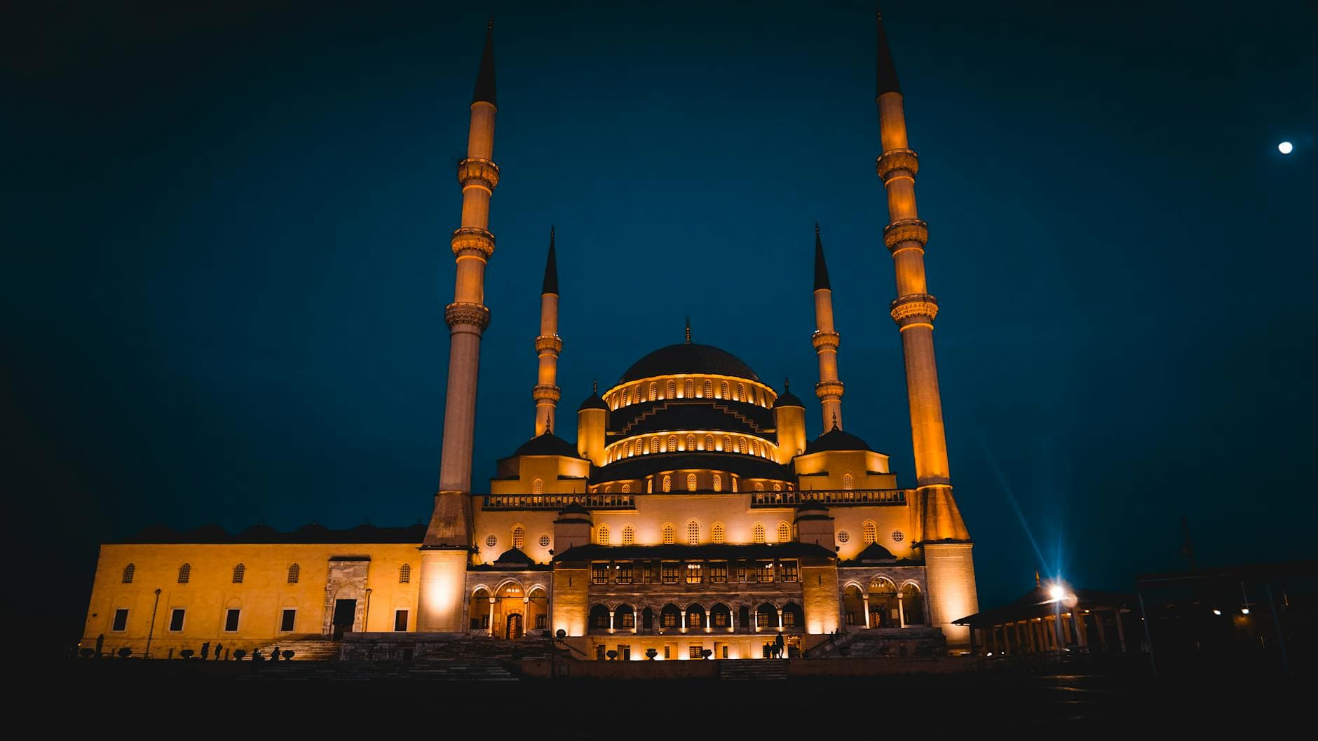 أكثر 12 مسجداً أثراً وعظمة في العالم الإسلامي