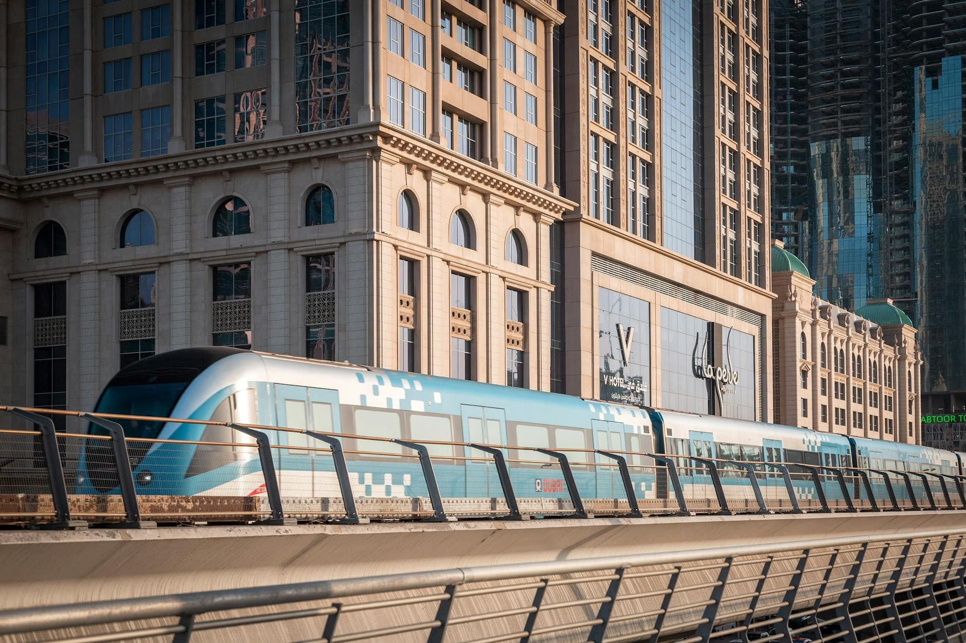 دبي تدرّب خمسين ألف موظف حكومي على الذكاء الاصطناعي