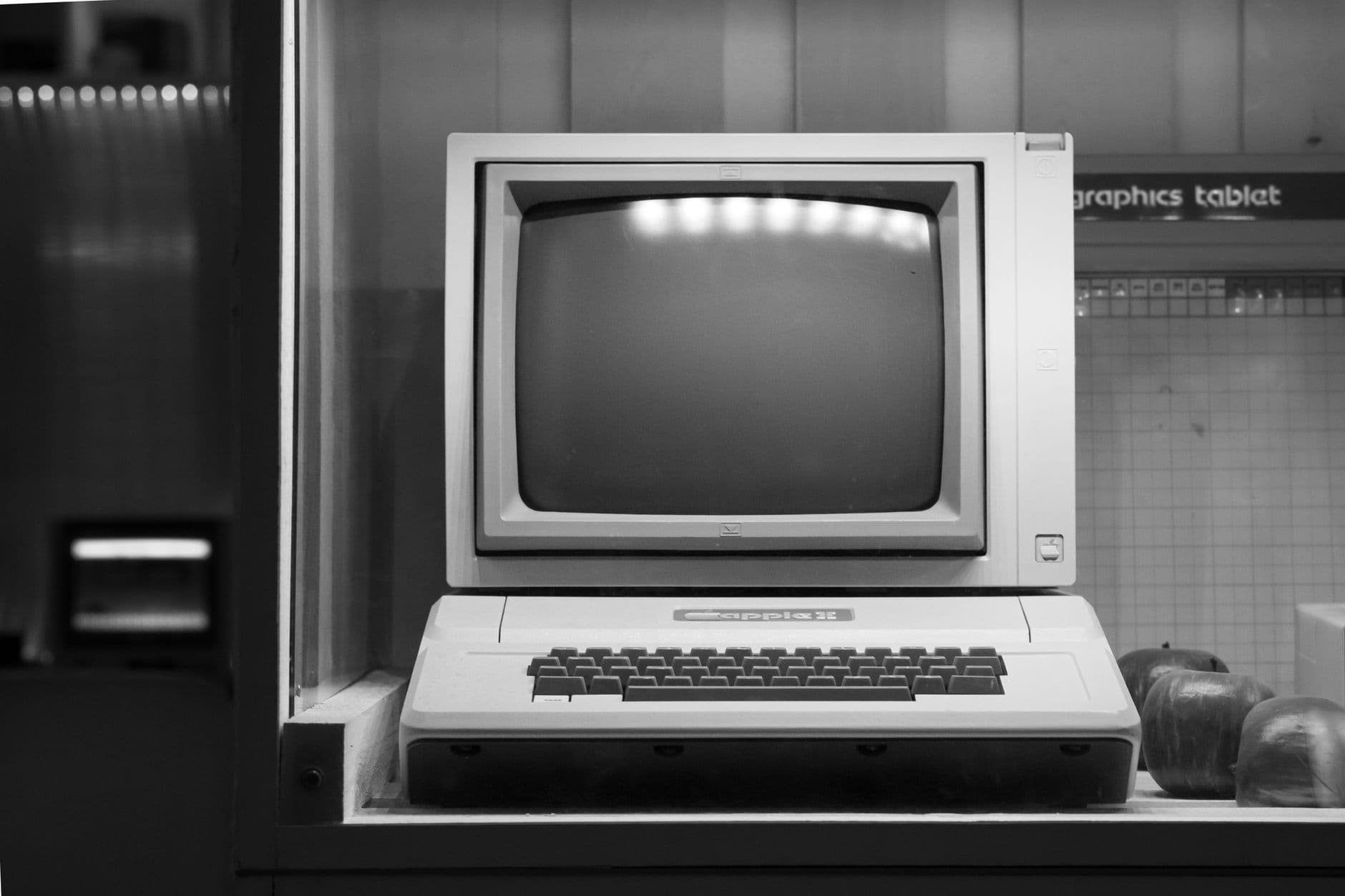تطور سوق الأسهم العالمية: من التداول اليدوي إلى الخوارزميات (1980-2026)
