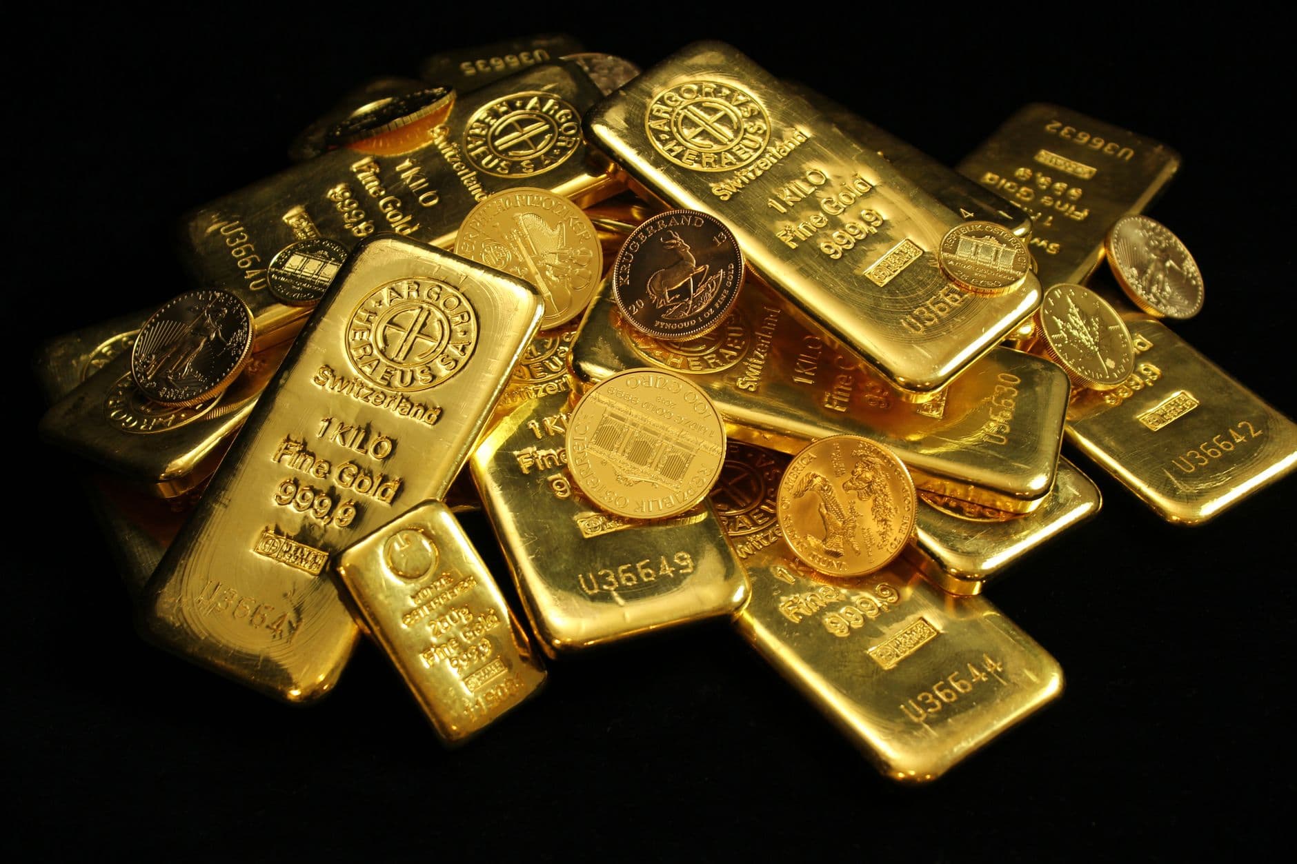 الذهب يستقر بعد مكاسب 3.6% وسط اتفاق أمريكا وإيران