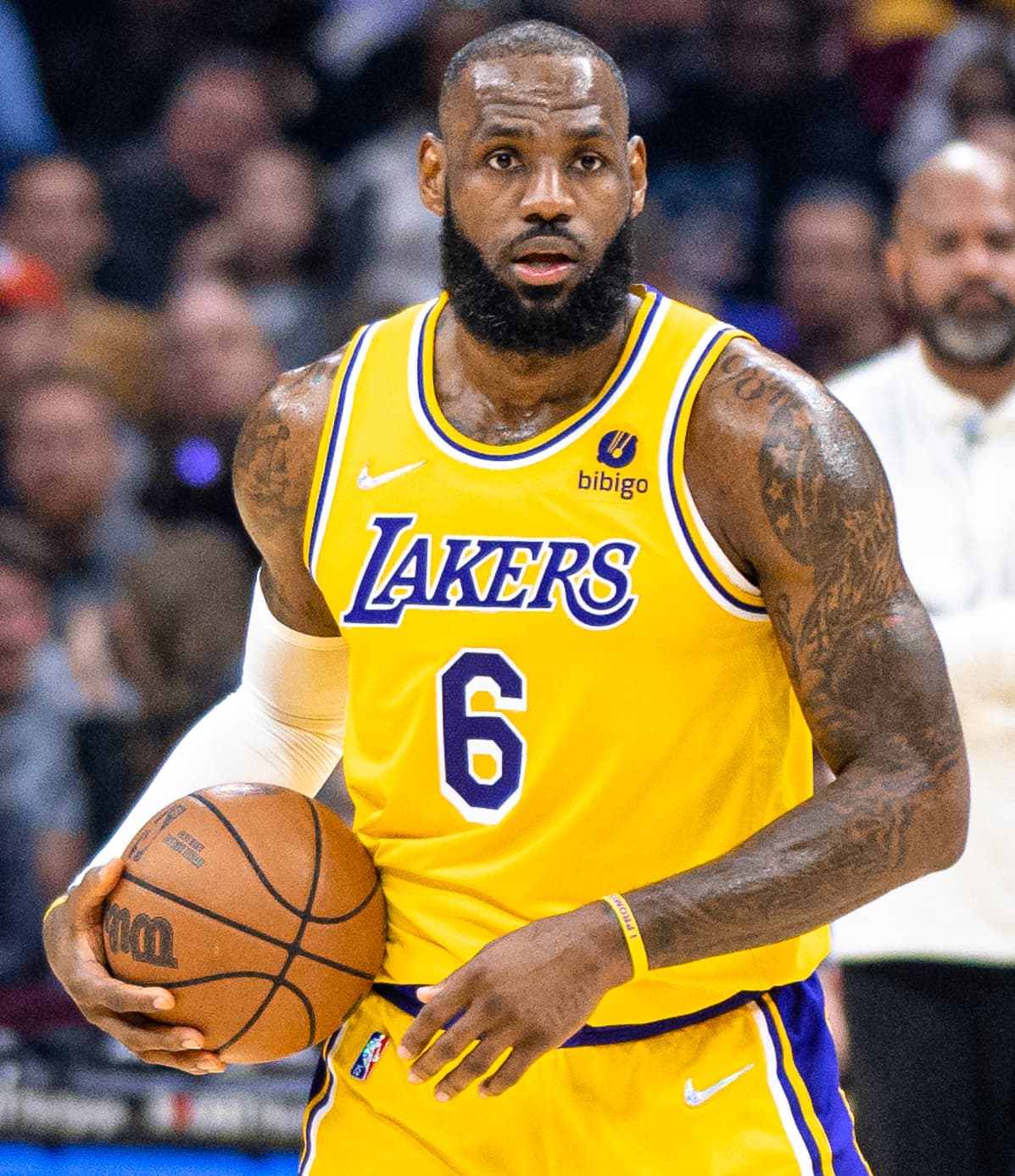 صراع الأساطير في NBA: ليبرون جيمس وستيفن كاري بالأرقام