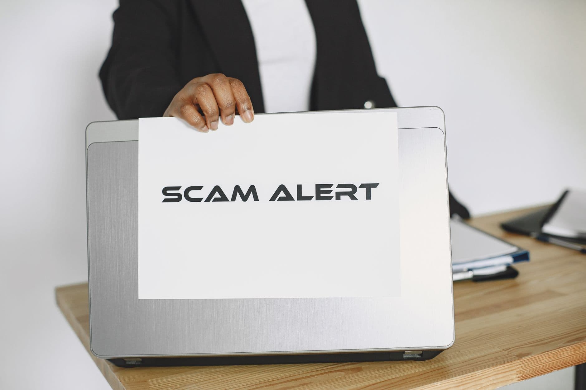 كيف تتجنب عمليات الاحتيال في التجارة الإلكترونية للمستهلكين