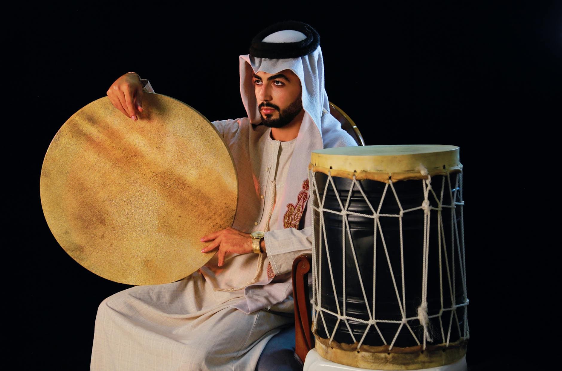 موجز: فنون الأداء المعاصر في العالم العربي: استكشاف الهوية والتحديات
