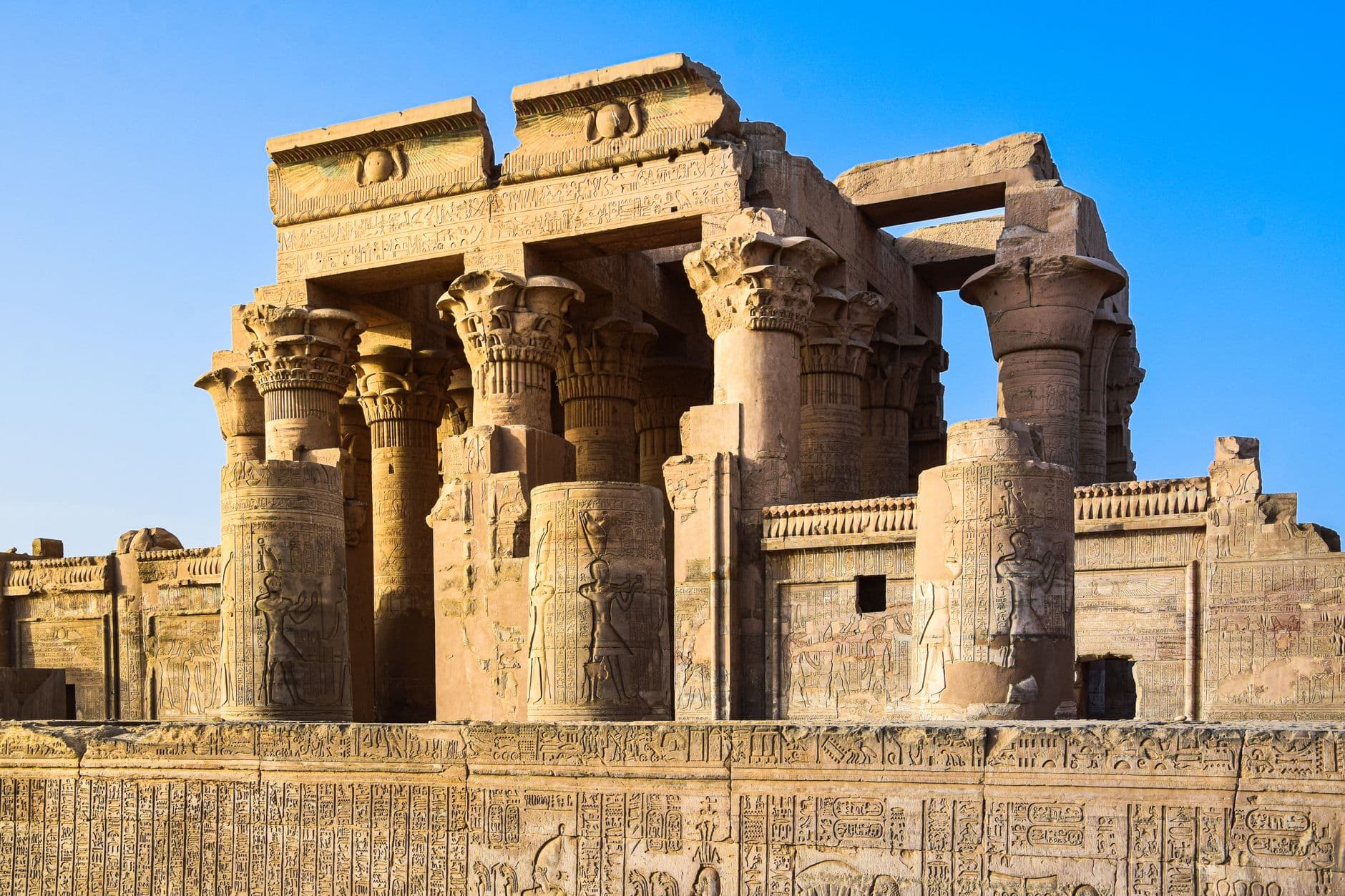 مصر تكتشف بقايا معبد حورس بالقنطرة شرق