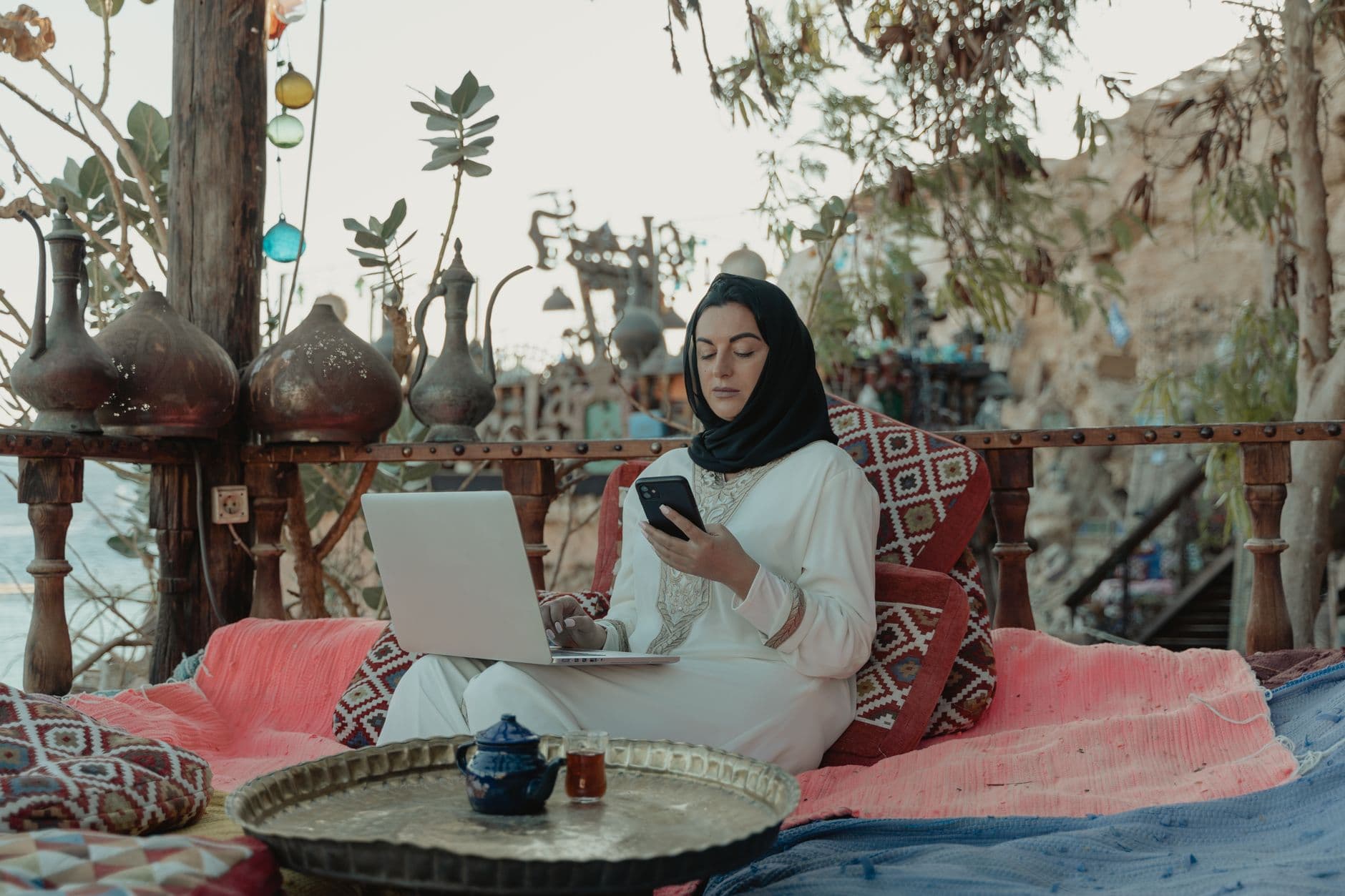 أسئلة شارحة: تأثير الرقمنة على التماسك الاجتماعي في المجتمعات العربية