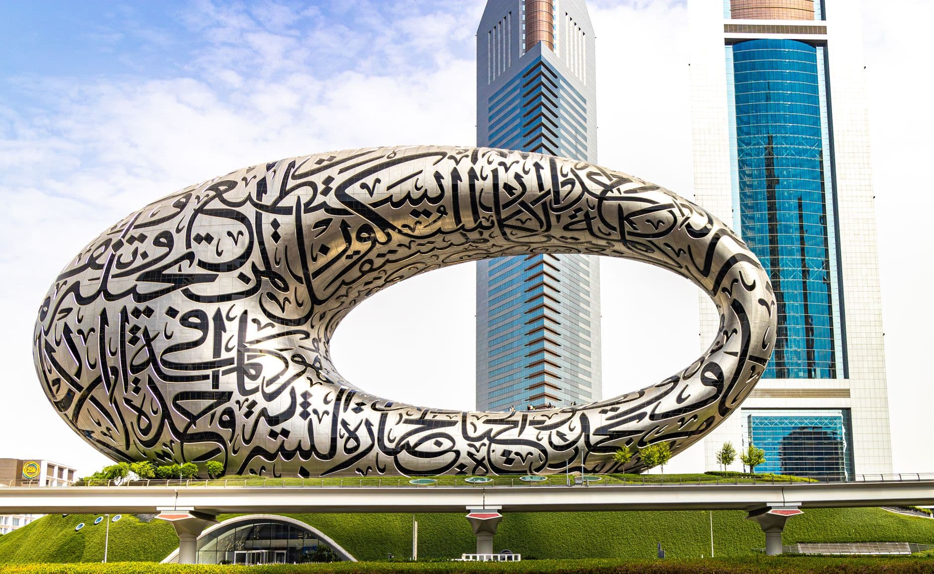 الشباب العربي: المال والسكن يعيقان الزواج والإنجاب
