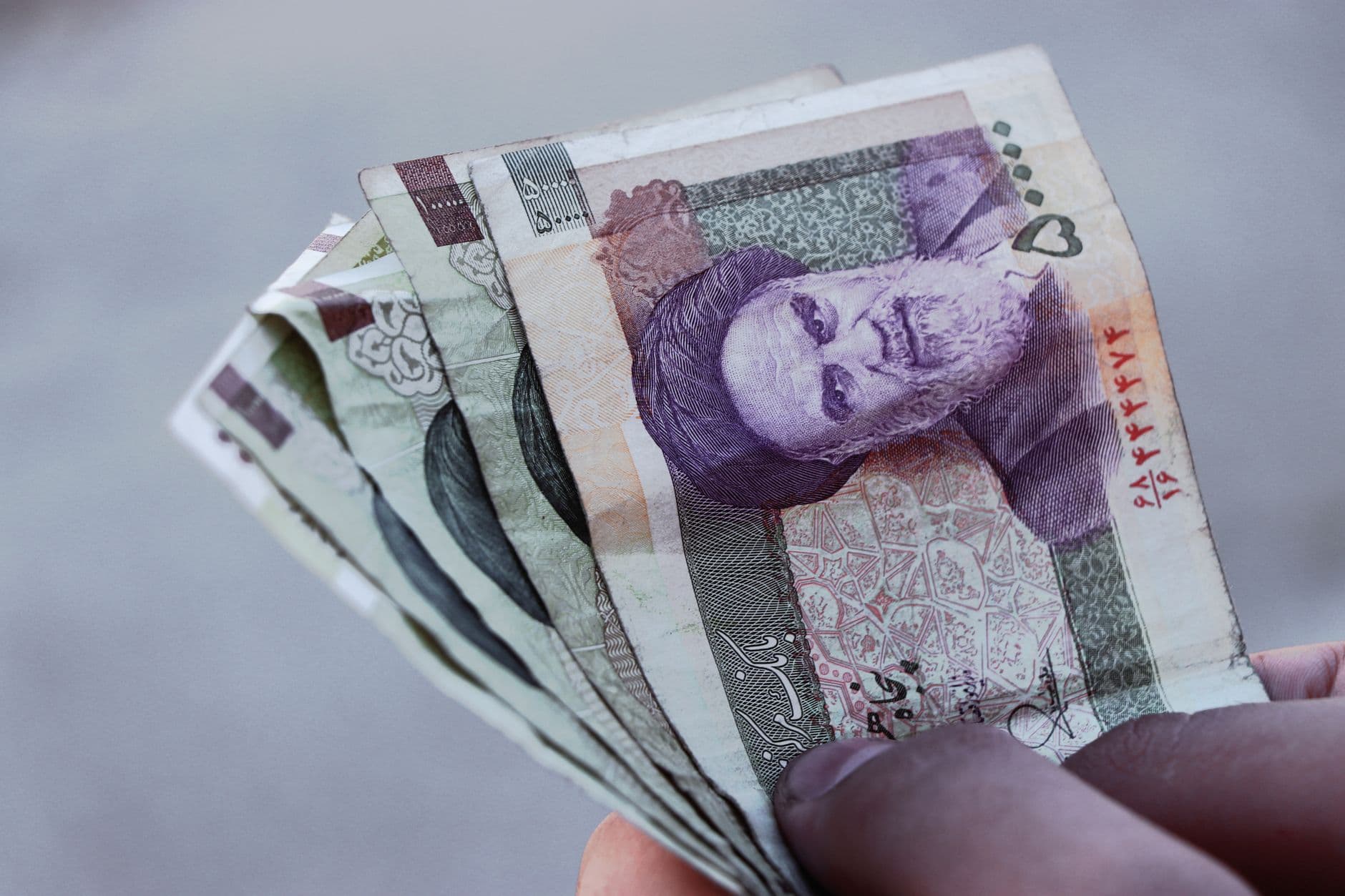 إيران تقدر خسائر التلوث بـ«تريليونات الدولارات»