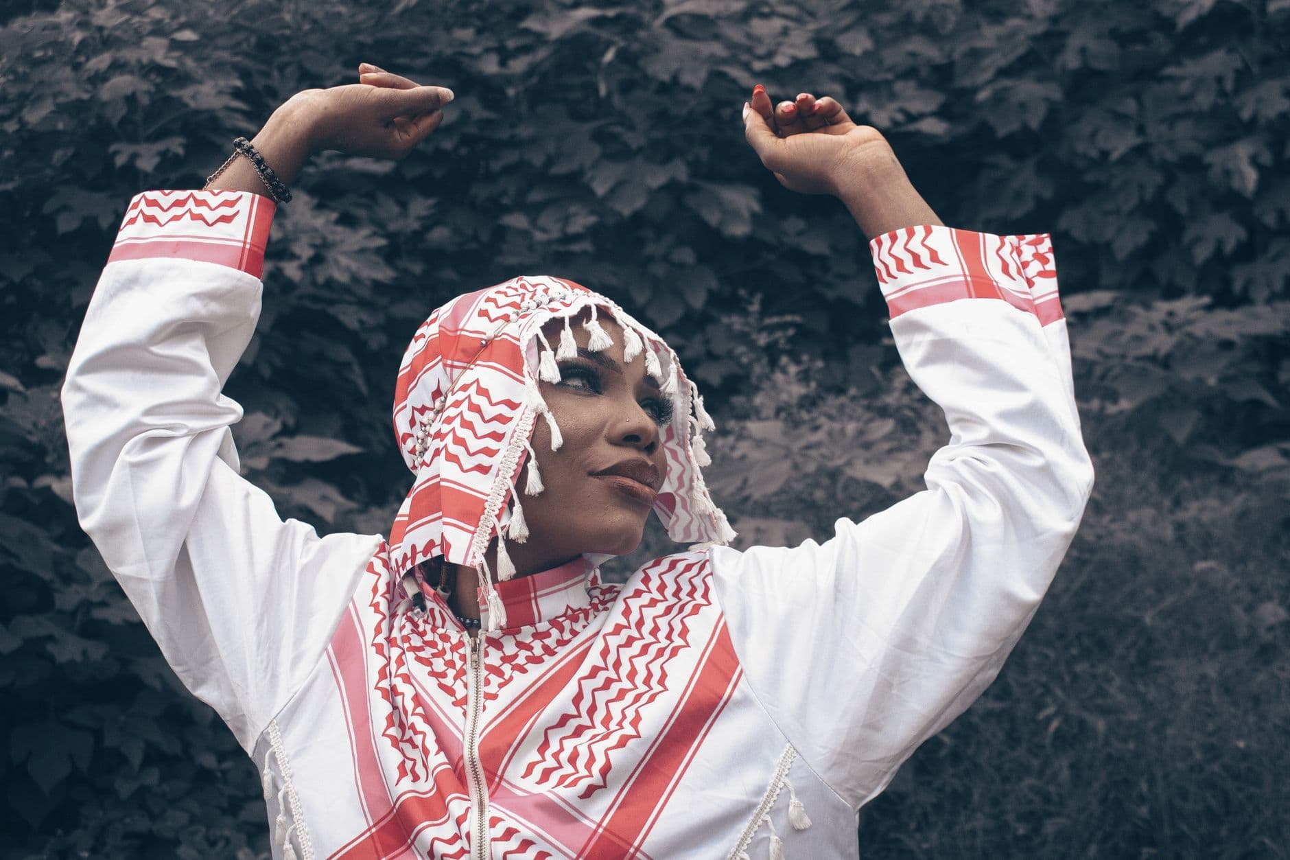 تطور الأزياء في العالم العربي: من التقاليد العريقة إلى منصات الموضة العالمية (القرن السابع - 2026)