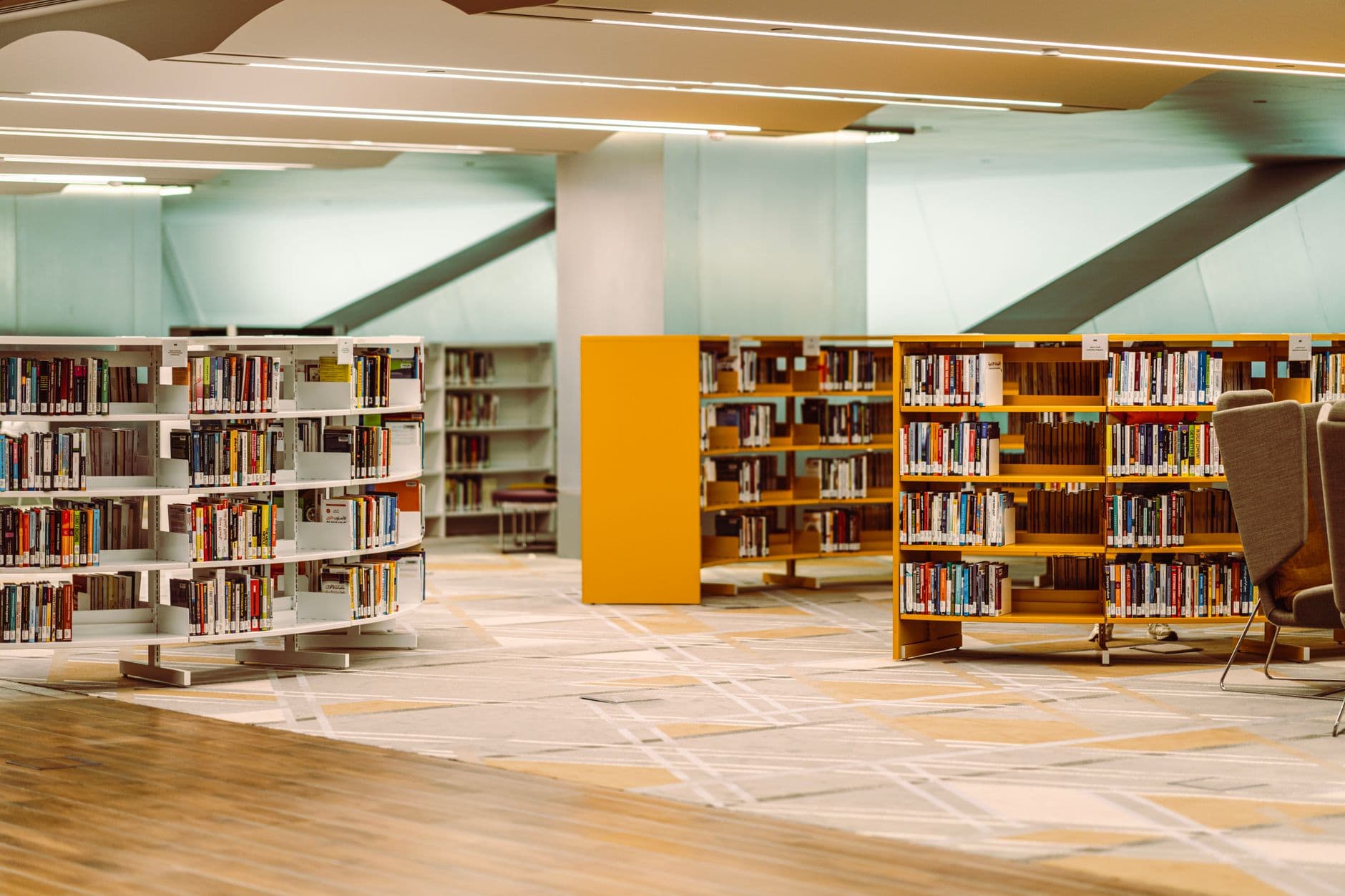 المكتبات العامة في العالم العربي بالأرقام — كنوز المعرفة تنتظر الزوار