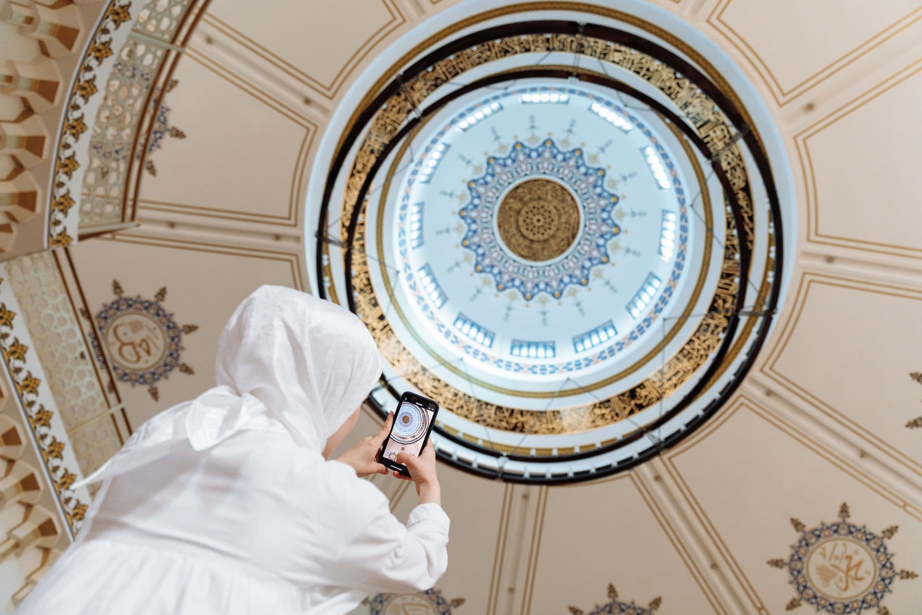 التحول الرقمي للمساجد والكنائس: رؤية مستقبلية