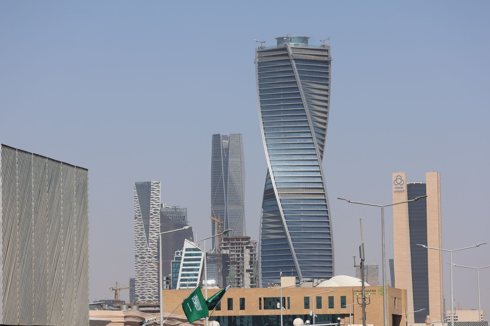 النمو الاقتصادي في السعودية بالأرقام — رؤية 2030 تدفع التحول