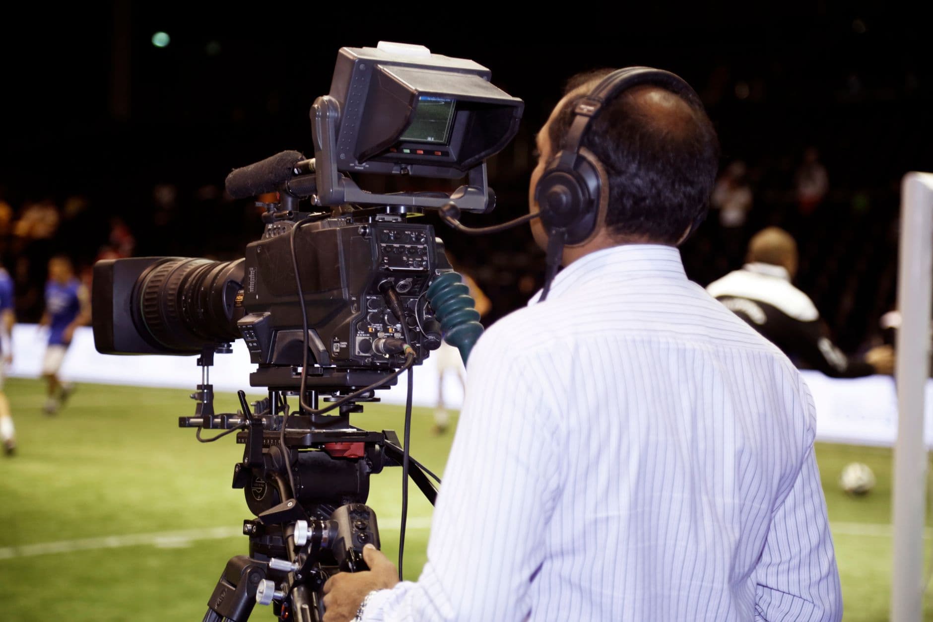 مناظرة: هل يجب استخدام تقنية حكم الفيديو المساعد (VAR) في جميع الرياضات؟