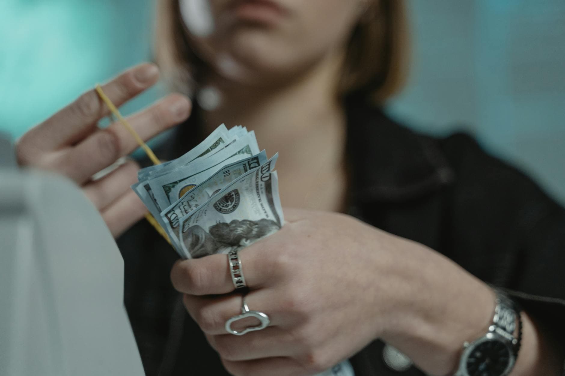 مصر تسرّع صرف رواتب 4.5 ملايين موظف