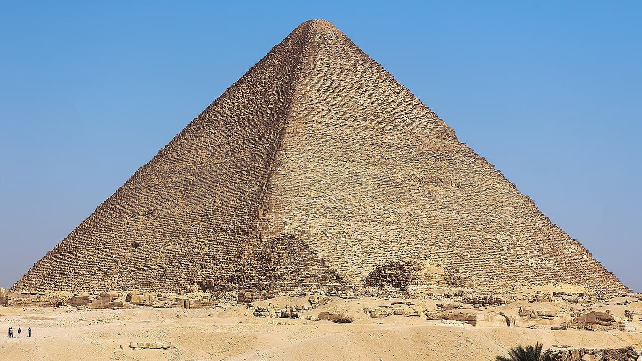 هل شيّدت الأهرامات المصرية على أيدي العبيد؟