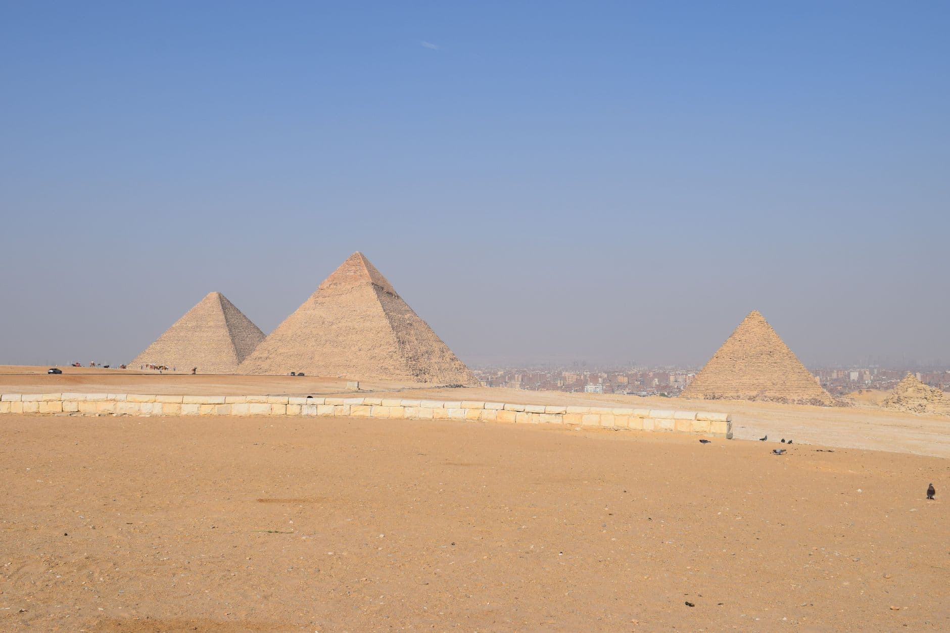 هل الفراعنة هم اللي بنوا الأهرامات ولا لأ؟