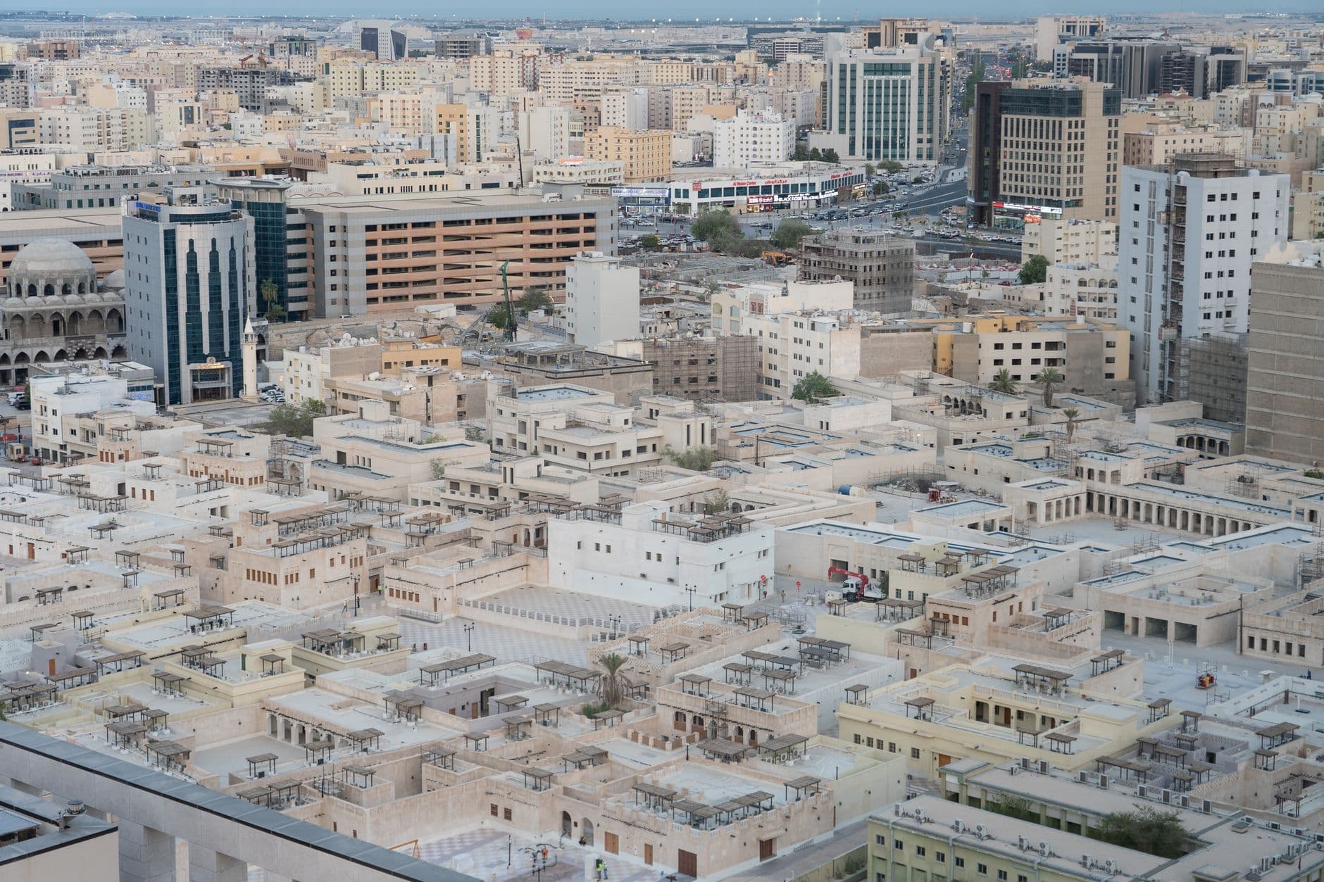 تاريخ العمارة العربية الحديثة: من التقليد إلى الحداثة وما بعدها (القرن العشرين - 2026)