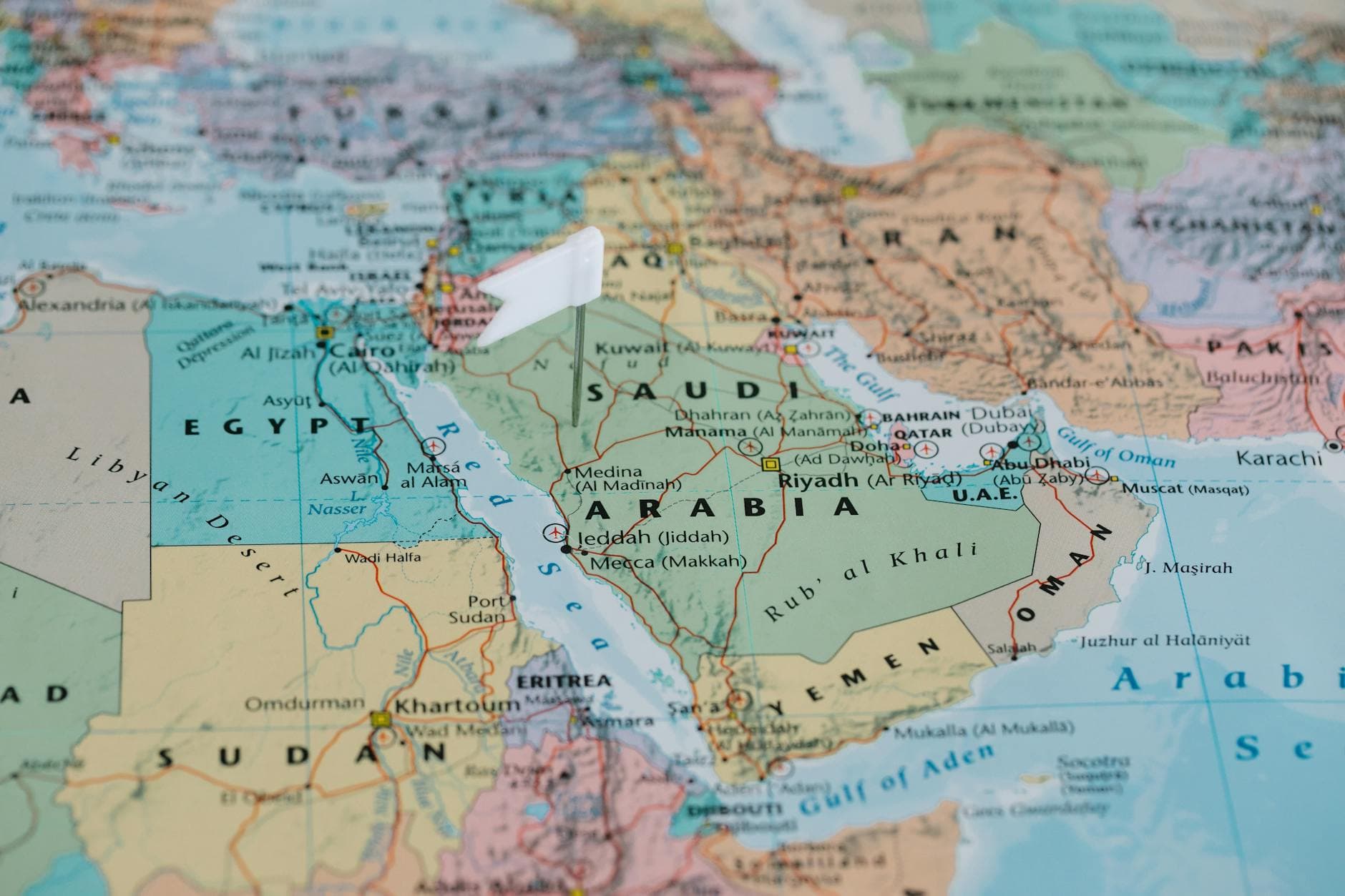 توزيع جغرافي مقارن: متوسط دخل الفرد السنوي في دول مختارة بالشرق الأوسط وشمال أفريقيا