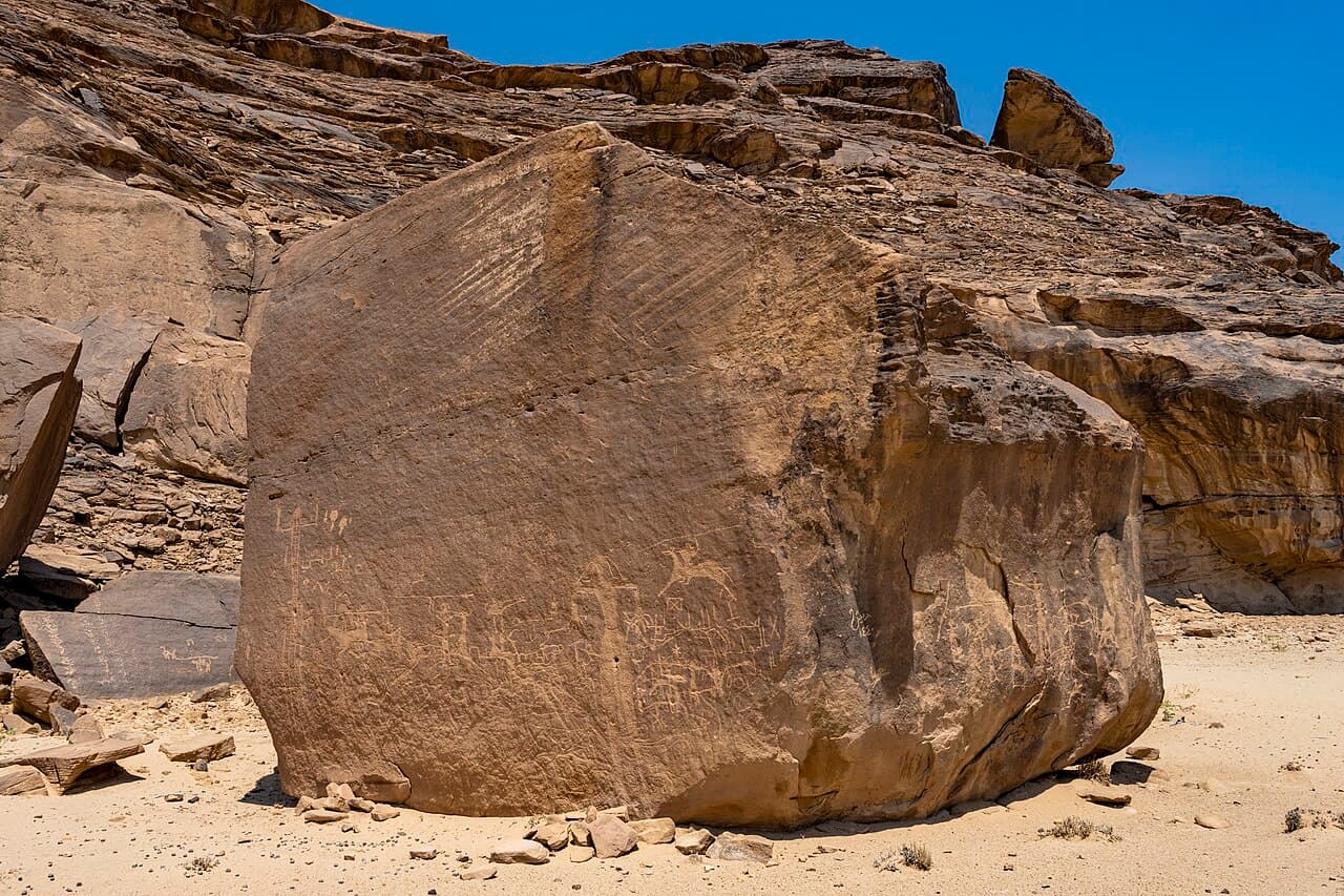 نقشان أثريان باسم عمر بن الخطاب يثيران الجدل