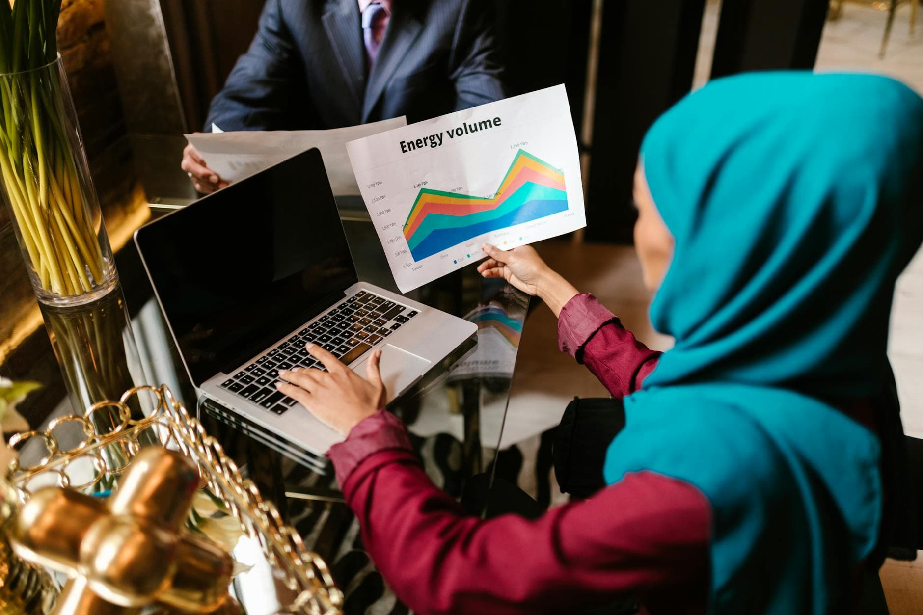 سوق العمل العربي بالأرقام — البطالة والفرص الضائعة