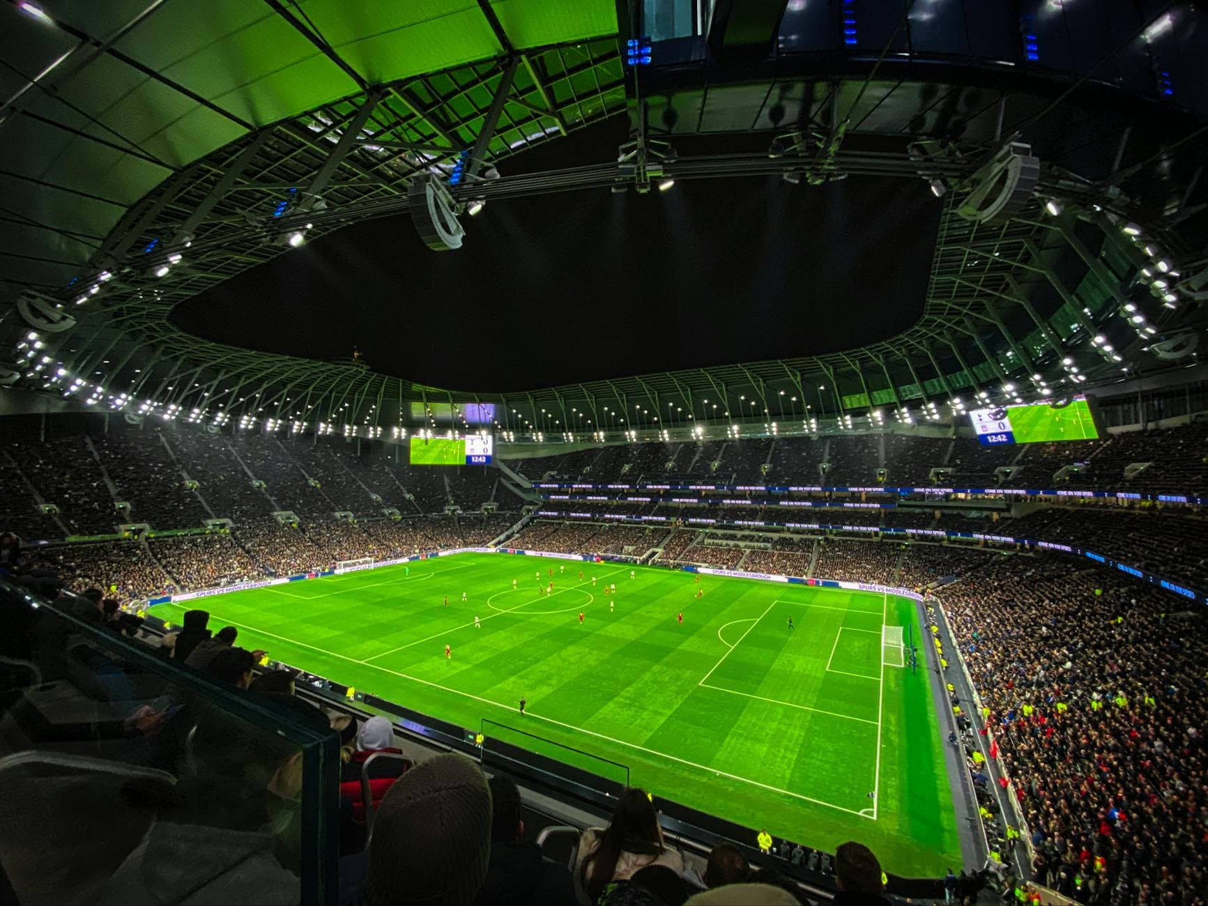 ليفربول وتوتنهام: مقارنة الأداء الإحصائي في البريميرليج 2024-2025