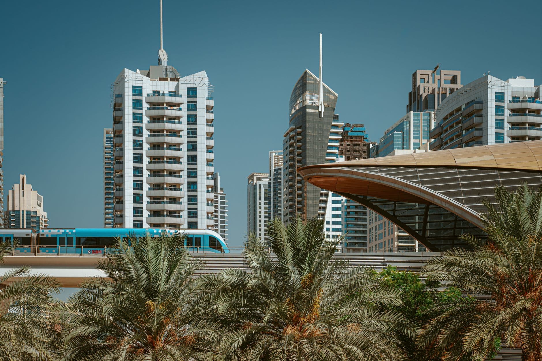 السياحة في العالم العربي: من التراث إلى المستقبل الرقمي (2000-2026)