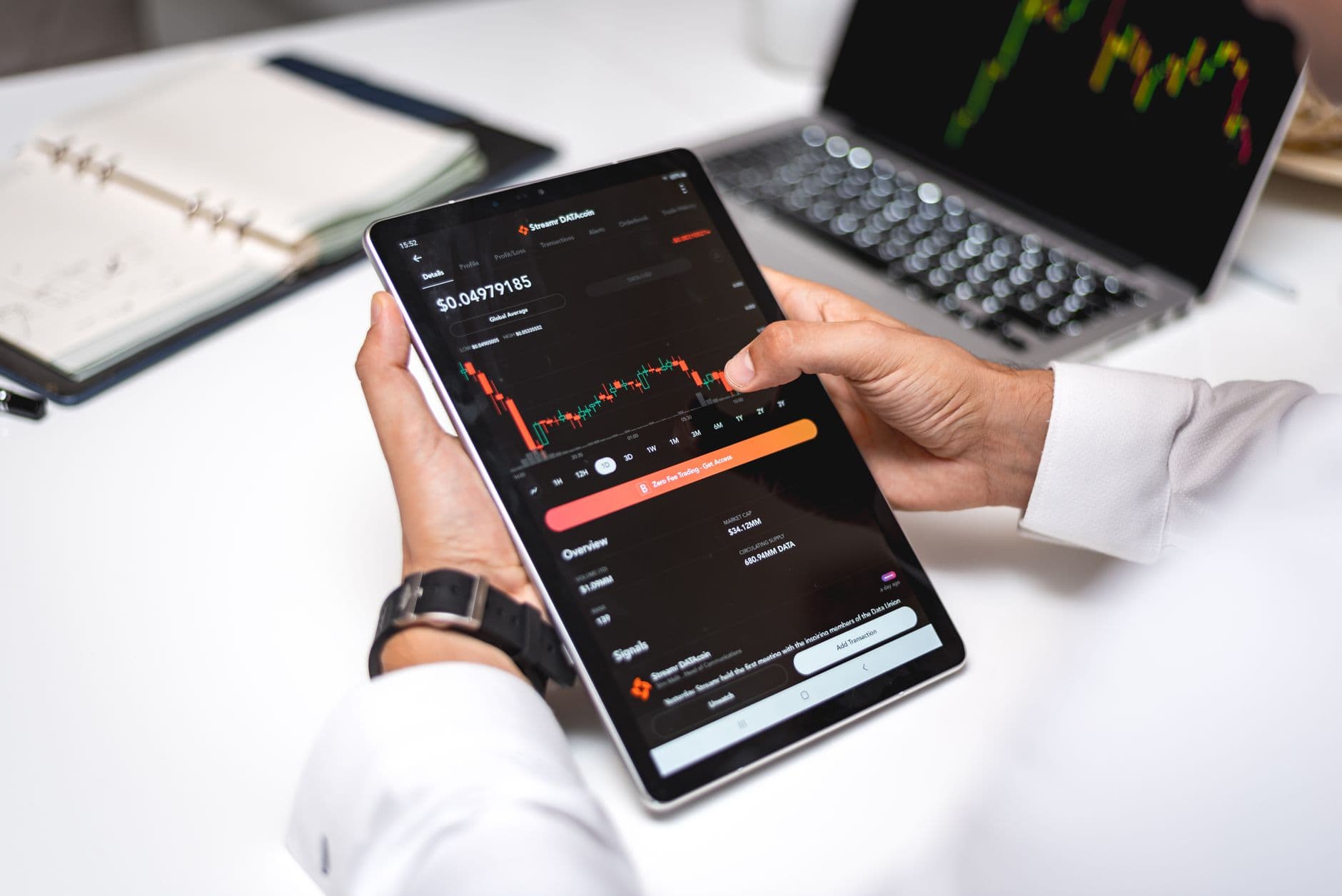 أسئلة شارحة: الروبوتات الاستشارية (Robo-Advisors) ودورها في إدارة الثروات